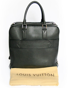 Sacoche LOUIS VUITTON en cuir épi noir