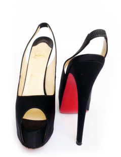 Escarpins CHRISTIAN LOUBOUTIN en satin noir