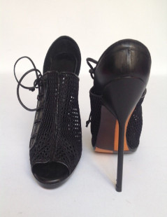 Sandales hautes noires MANOLO BLAHNIK T37,5