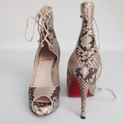 Bottines en python CHRISTIAN LOUBOUTIN T38