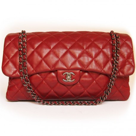 CHANEL quilted red leather bag