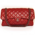 Grand sac CHANEL en cuir lisse rouge 