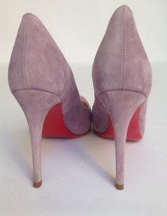 Escarpins en daim violet modèle 'Décolleté' CHRISTIAN LOUBOUTIN T37,5