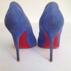 Escarpins CHRISTIAN LOUBOUTIN en daim bleu T37,5