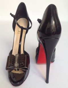 Escarpins noir verni CHRISTIAN LOUBOUTIN T38