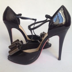 Escarpins noir verni CHRISTIAN LOUBOUTIN T38