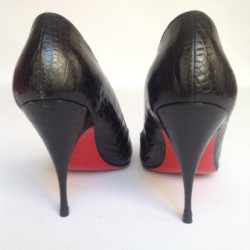 Escarpins en cuir noir imitation croco modèle 'Piaf' CHRISTIAN LOUBOUTIN T38