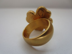 Ring CHANEL "Clover" t 53 coral and matte gold metal