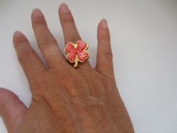 Bague "Trèfle" rose oranger et métal doré mat