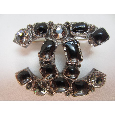 Broche noire CHANEL