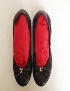 Ballerines en cuir noir LOUIS VUITTON T37