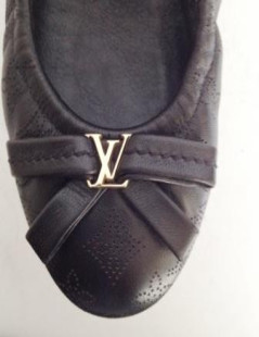 Ballerines en cuir noir LOUIS VUITTON T37