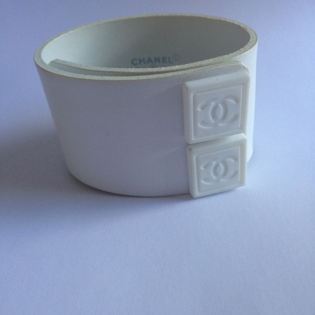 Large bracelet CHANEL en cuir blanc