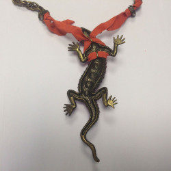 Collier LANVIN Salamandre en strass rouge et chaîne laiton