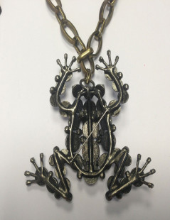 Collier - broche LANVIN grenouille strass et chaîne