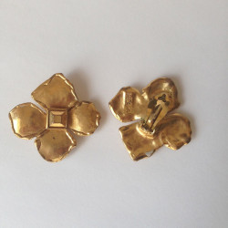 Clips d'oreille YVES SAINT LAURENT trèfle à 4 feuilles doré 