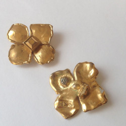 Clips d'oreille YVES SAINT LAURENT trèfle à 4 feuilles dorées 