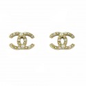 Clous d'oreille CHANEL dorés sertis de perles nacrées