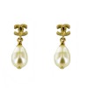 CHANEL Pearl oval Pearl ear studs