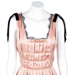 Robe de cocktail t 38 LOUIS VUITTON satin duchesse vieux rose