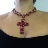 Collier croix anonyme en brillants multicolores