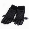 Paire de gants CHANEL en cuir noir