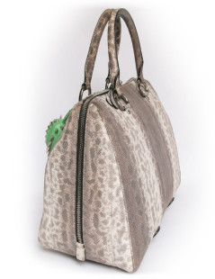 Sac BARBARA BUI en python avec un  charm fétiche vert