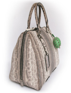 Sac BARBARA BUI en python avec un  charm fétiche vert