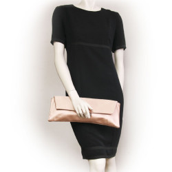 Pochette HERVE LEGER en satin duchesse vieux rose