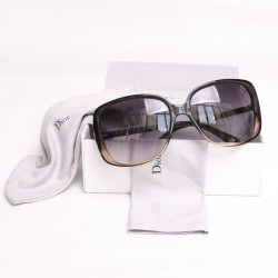 Lunettes de soleil DIOR larges 