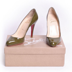 Escarpins LOUBOUTIN T 36 vernis vert kaki