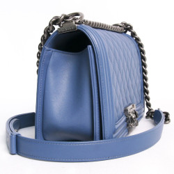 Sac "Boy"CHANEL matelassé en cuir d'agneau bleu