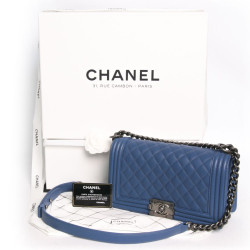 Sac "Boy"CHANEL matelassé en cuir d'agneau bleu