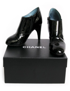 Mi-Boots t 36.5 CHANEL Black patent leather