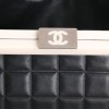 Sac CHANEL cuir matelassé noir et plexi beige