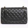 Sac Jumbo CHANEL en cuir caviar noir doré