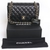 Sac Jumbo CHANEL en cuir caviar noir doré