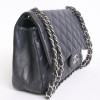 Sac jumbo CHANEL cuir caviar bicolore bleu et gris foncé