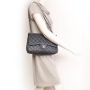 Sac jumbo CHANEL cuir caviar bicolore bleu et gris foncé