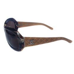 Lunettes de soleil CHANEL façon bois et branches cuir matelassé 