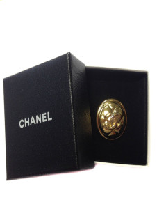 Broche CHANEL matelassée vintage