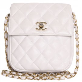 White vintage CHANEL quilted leather bag