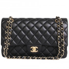 Timeless CHANEL quilted smooth lambskin bag