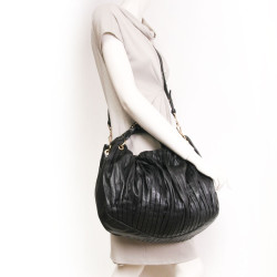 Sac  besace  MIU MIU cuir noir