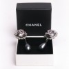 Boucles d'oreille CHANEL avec perle pendante