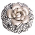 Broche CHANEL en cuir cuivré et tweed 