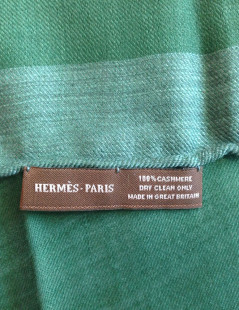 Châle HERMES à frange vert anglais en soie