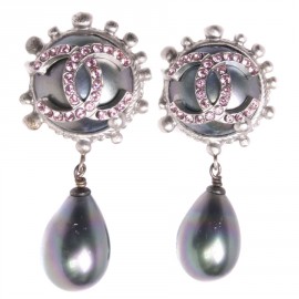 CHANEL earrings with Pearl pending