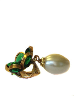 Clips floweret Marguerite of Valois Emerald glass and Pearl oval Pearl