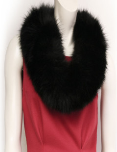 In black fox fur collar